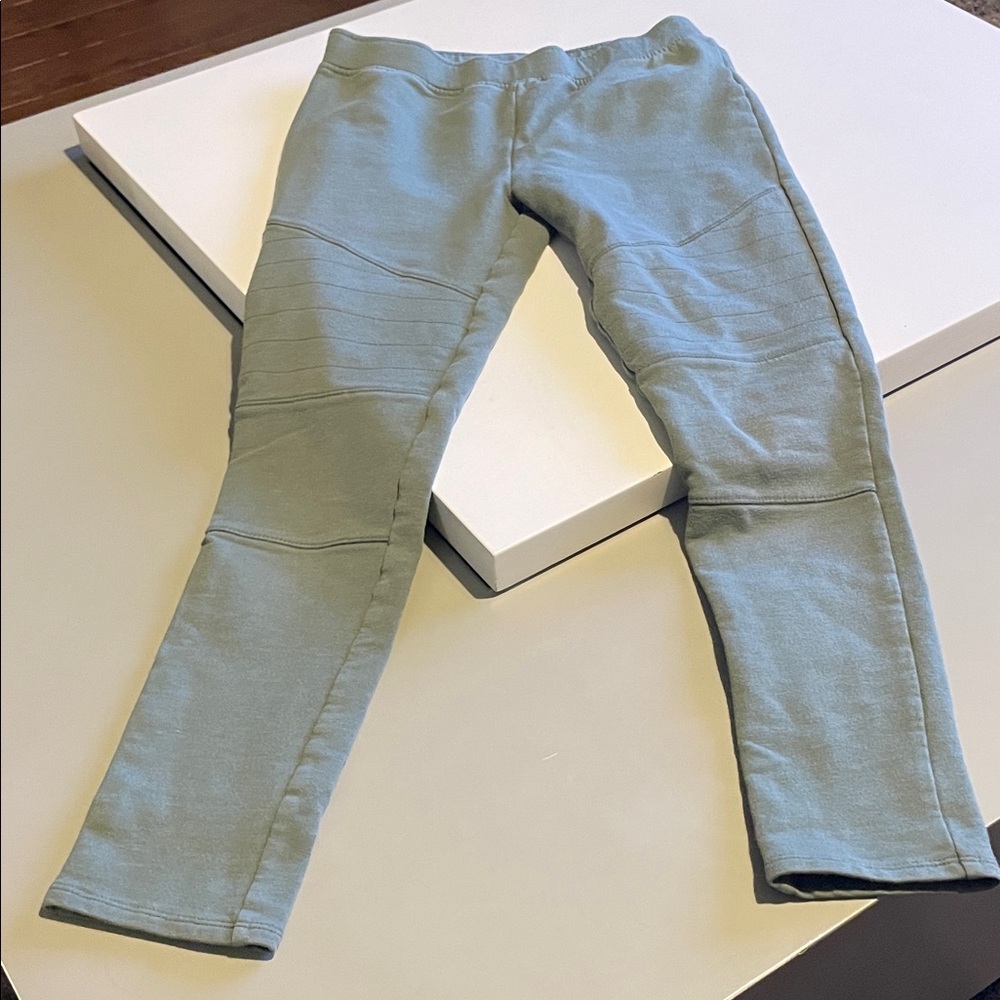 🔥 3/$25 - Stylish Green Leggings